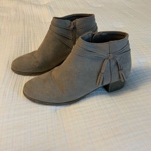 Old Navy Girls booties size 3